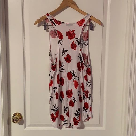 White tank top with roses! - Picture 2 of 3